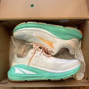 Altra Women’s Paradigm 6